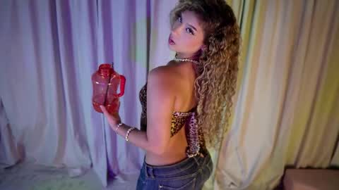 Snapshot of melina_smith1 chatting on 19, 5, 2026 MelinaSmith online show from 19, 5, 2026