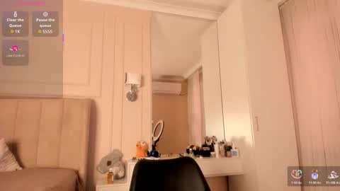 Snapshot of melissa_yamazaki chatting on 19, 11, 2025 Lisaa online show from 19, 11, 2025