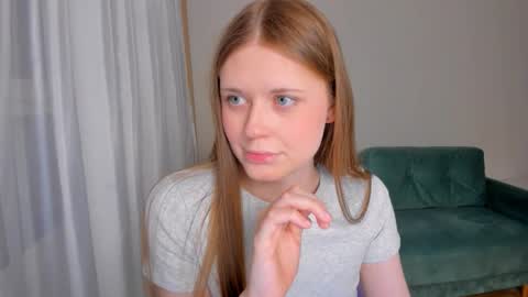 Snapshot of melissssa_bloom chatting on 4, 3, 2026 Melissa online show from 4, 3, 2026