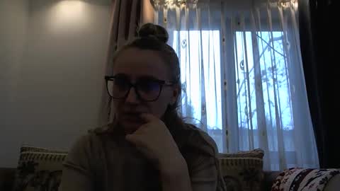 Melly online show from 4, 11, 2025