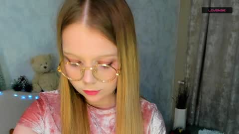 MelMooon online show from 9, 1, 2025