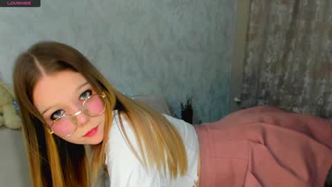 MelMooon online show from 28, 1, 2025