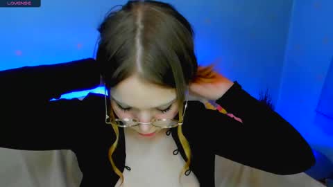 MelMooon online show from 16, 2, 2025