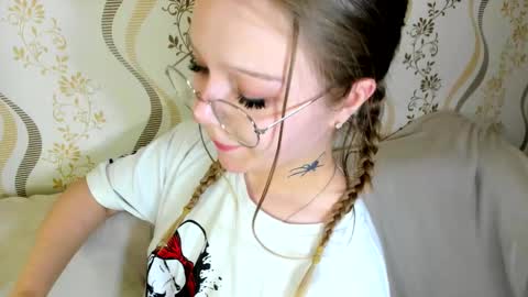 MelMooon online show from 11, 9, 2025