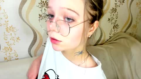 MelMooon online show from 18, 11, 2025