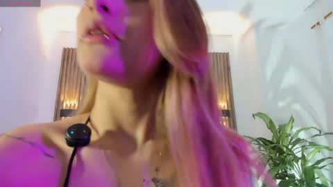 melodylanee online show from 22, 4, 2026