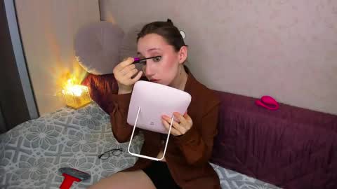 Snapshot of melodyoflovee chatting on 11, 5, 2026 Kaylie online show from 11, 5, 2026