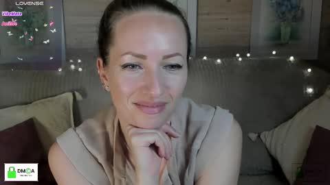 Snapshot of melodyys chatting on 23, 10, 2025 Melody My schedule this week Wednesday Thursday Sunday online show from 23, 10, 2025