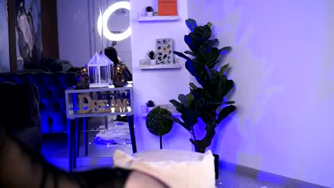 Carina  online show from 4, 1, 2025
