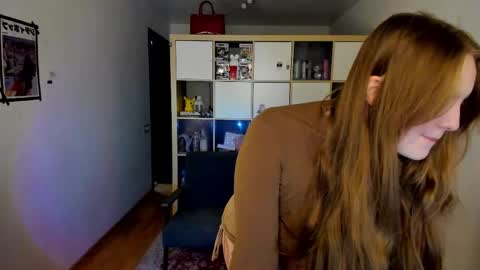 Flora  Next stream November 17th at 6  GMT online show from 28, 4, 2026