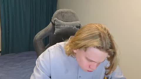 Snapshot of meow_mickey chatting on 4, 3, 2025 Mickey online show from 4, 3, 2025