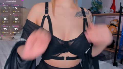 Snapshot of meow_rinnie chatting on 16, 12, 2024 My links --- online show from 16, 12, 2024