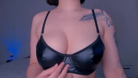 Snapshot of meow_rinnie chatting on 5, 10, 2025 My links --- online show from 5, 10, 2025