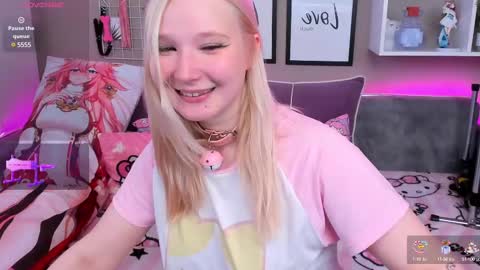 Snapshot of meowkakitty chatting on 8, 3, 2025 MeowkaKitty online show from 8, 3, 2025