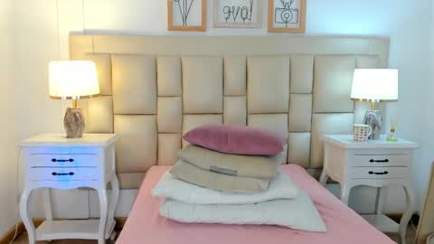 Snapshot of meredit_lane chatting on 13, 2, 2025 online show from 13, 2, 2025