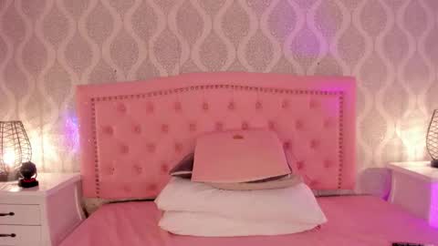 Snapshot of meredit_lane chatting on 20, 12, 2025 online show from 20, 12, 2025