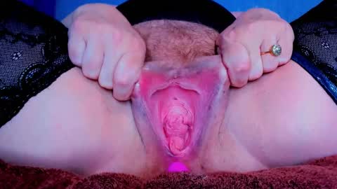 SOPHIE is the queen of squirt online show from 5, 3, 2025