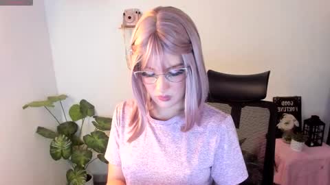 laura 3 i am independent model online show from 10, 11, 2025