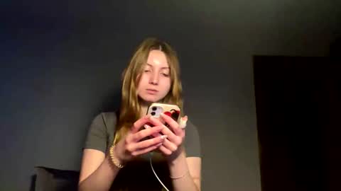 Snapshot of merlesien chatting on 3, 12, 2025 Joan online show from 3, 12, 2025