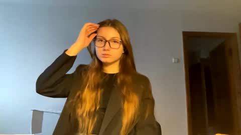 Snapshot of merlesien chatting on 5, 12, 2025 Joan online show from 5, 12, 2025