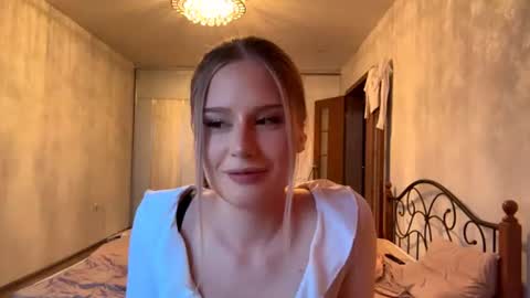 Snapshot of merrileesmoldt chatting on 25, 6, 2026 Stefani online show from 25, 6, 2026