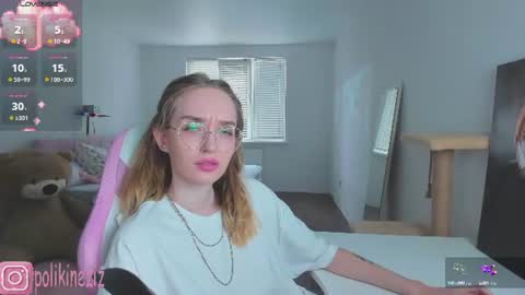 Snapshot of merryl_clark chatting on 19, 6, 2026 Sara online show from 19, 6, 2026