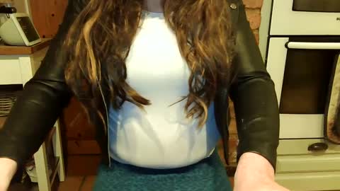 messyxdresser online show from 10, 3, 2025