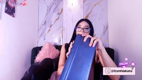 Mhia Kate online show from 3, 6, 2026