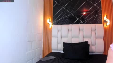 Mia online show from 15, 4, 2026