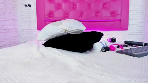 Mia Blonde online show from 29, 1, 2025