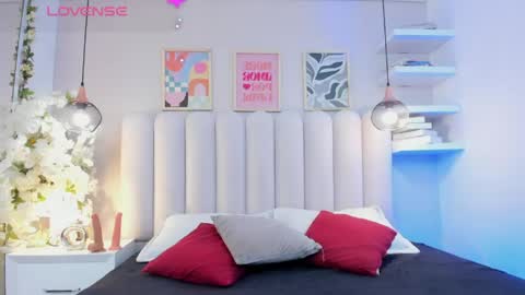 mia__bailey_ online show from 28, 4, 2026