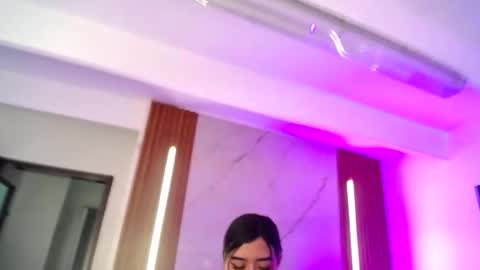Mia  online show from 11, 5, 2026