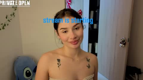 Mia adams  online show from 28, 4, 2026