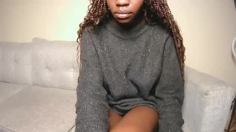 mia_bellie2 online show from 18, 5, 2026