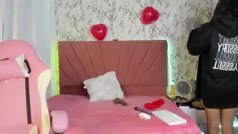 Snapshot of mia_belmontee chatting on 8, 6, 2026 follow me MIA online show from 8, 6, 2026