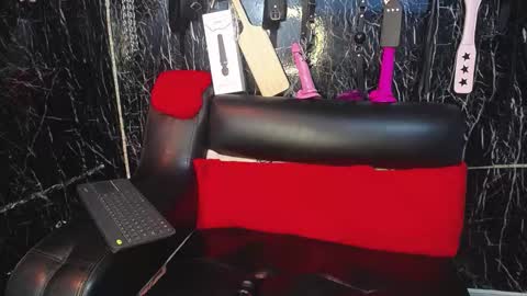 mia Independent model Thanks to everyone for your support online show from 6, 3, 2025