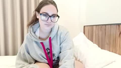 mia_boone online show from 17, 12, 2025