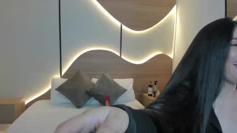 M I A  online show from 24, 10, 2025