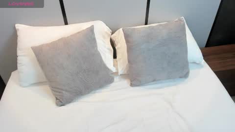 M I A  online show from 24, 4, 2026