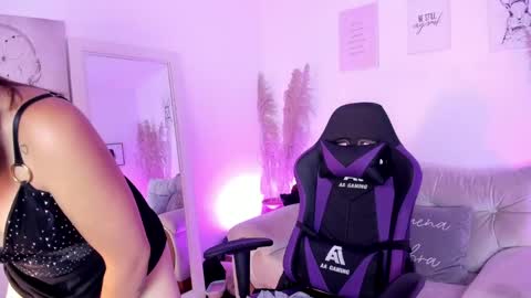 mia_corner online show from 14, 4, 2026