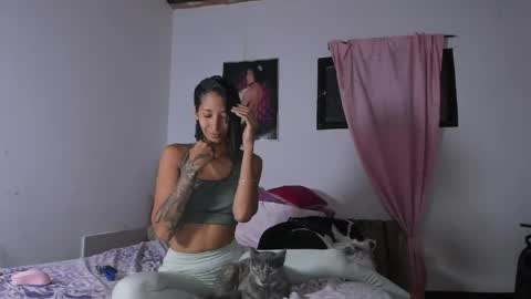 Mia Sandoval online show from 24, 4, 2026