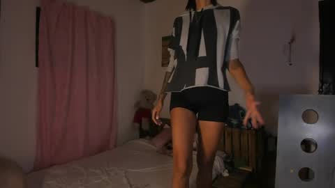 Mia Sandoval online show from 27, 4, 2026