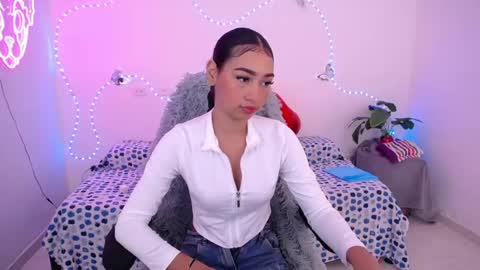 Snapshot of mia_cute_girl chatting on 1, 6, 2026 mia_cute_girl online show from 1, 6, 2026