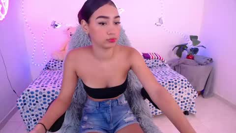 mia_cute_girl online show from 5, 6, 2026