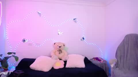 mia_cute_girl online show from 23, 7, 2026