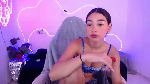 mia_cute_girl online show from 28, 7, 2026