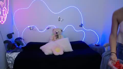 mia_cute_girl online show from 30, 7, 2026