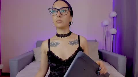 Sarah Luna online show from 19, 4, 2026