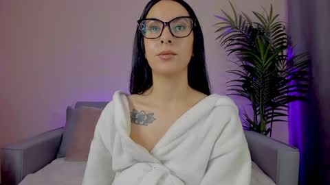 Sarah Luna online show from 25, 4, 2026