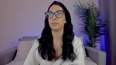 Sarah Luna online show from 28, 4, 2026